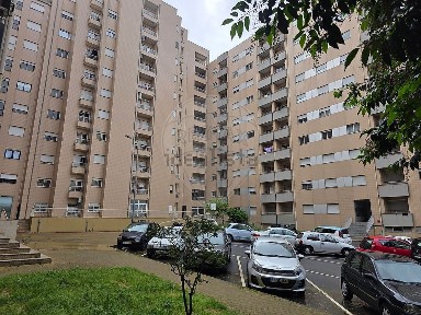 Apartamento T3 à venda na Rua Padre António Vieira, 122