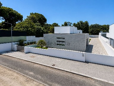 Moradia independente à venda em Eixo e Eirol