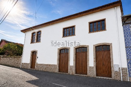 Moradia independente à venda em Vila de Cucujães