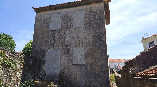 Moradia independente à venda em Lourosa