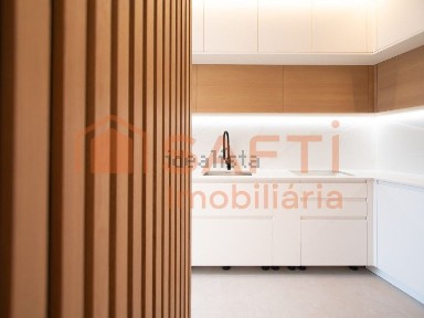 Apartamento T4 à venda na Rua Engenheiro Duarte Pacheco