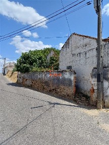 Moradia independente à venda na Travessa da Praça
