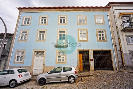 Apartamento T3 à venda na Rua Conselheiro Jerónimo Pimentel s/n