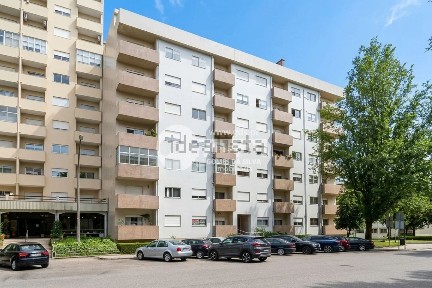 Apartamento T2 à venda na Rua Cândido de Oliveira