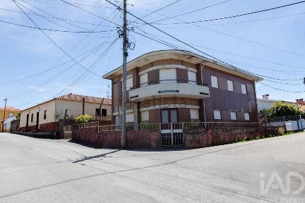 Moradia independente à venda em Paramos