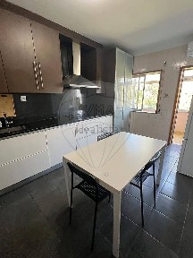 Apartamento T3 à venda na Rua José Albino Costa e Silva