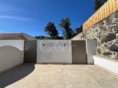 Apartamento T2 à venda no Largo de São Pedro