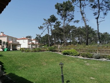 Apartamento T3 à venda na Rua Dona Leonor de Aragão