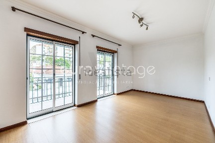 Apartamento T3 à venda na Rua Padre José de Sousa e Silva, 3