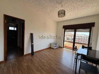Apartamento T2 à venda na Rua de Angola, 7