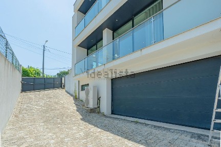 Moradia geminada à venda na Estrada das Laranjeiras