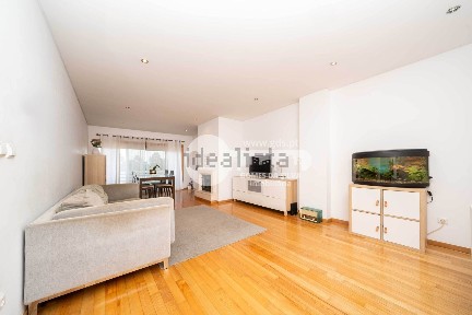 Apartamento T3 à venda na Rua Cruzeiro Gracia Pires