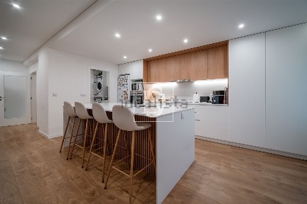 Apartamento T3 à venda em Arcozelo