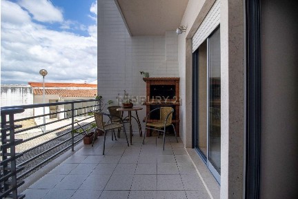 Apartamento T2 à venda na Rua 5 de Outubro, 16