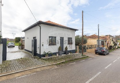 Moradia independente à venda em Sangalhos