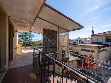 Moradia independente à venda em Vila de Cucujães