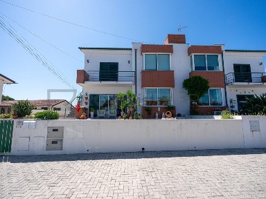 Andar de moradia à venda na Rua Doutor Albino dos Reis