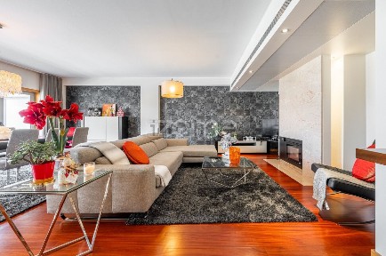 Apartamento T4 à venda na Rua Adelina Caravana, 3