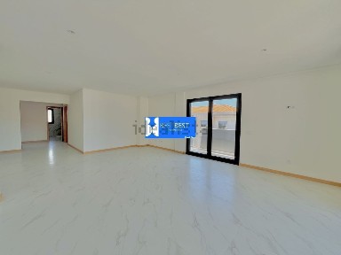 Apartamento T3 à venda em Arco de Baúlhe e Vila Nune