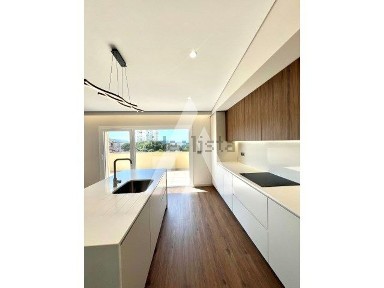 Apartamento T3 à venda na Rua do Abade da Loureira