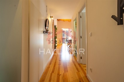 Apartamento T2 à venda na Rua Infante Dom Henrique, 4