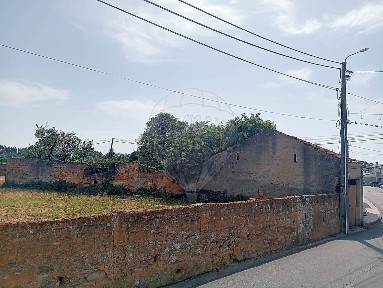 Moradia independente à venda na Rua Doutor Luís Saraiva