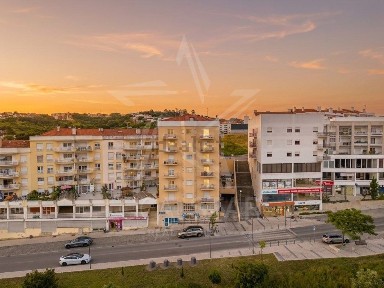 Apartamento T3 à venda na Rua Mariana Coelho Bernardo, 33