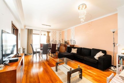 Apartamento T3 à venda na Rua do Valverde, 41