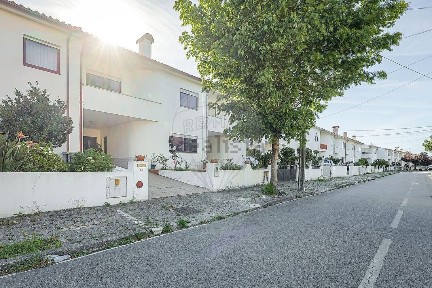 Moradia independente à venda em Eixo e Eirol