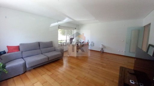 Apartamento T2 à venda na Rua Professor José Lalanda Ribeiro