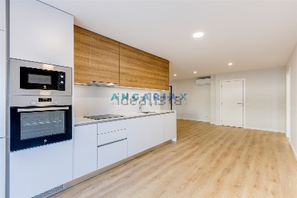 Apartamento T2 à venda em Marrazes e Barosa