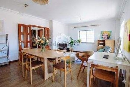 Apartamento T3 à venda na Rua Francisco Almeida Grandela