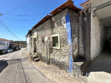 Moradia independente à venda em Casais e Alviobeira