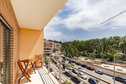 Apartamento T3 à venda na Rua Anzebino Cruz Saraiva, 442