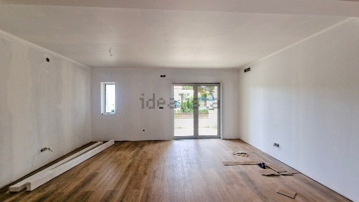 Apartamento T3 à venda na Rua Francisco Almeida Grandela