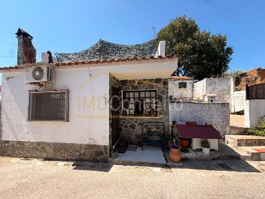 Moradia independente à venda na Rua João Carlos Everard, 41