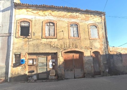 Moradia independente à venda em Moita