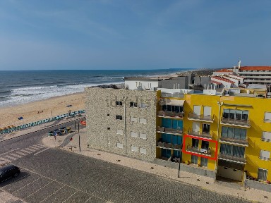 Apartamento T2 à venda na Rua Doutor António Luís Gomes, 4