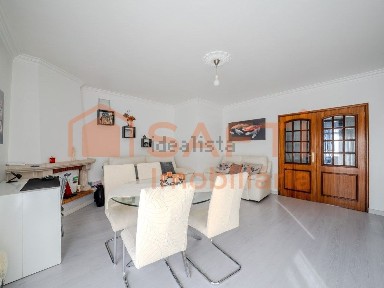 Apartamento T2 à venda no Bairro dos Anjos - Vale da Cabrita