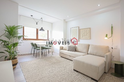 Apartamento T1 à venda na Rua Poeta Acácio Leitão s/n