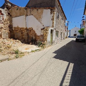 Moradia independente à venda na Rua Primeiro de Maio s/n
