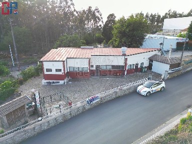Moradia independente à venda na Rua Nossa Senhora de Fátima