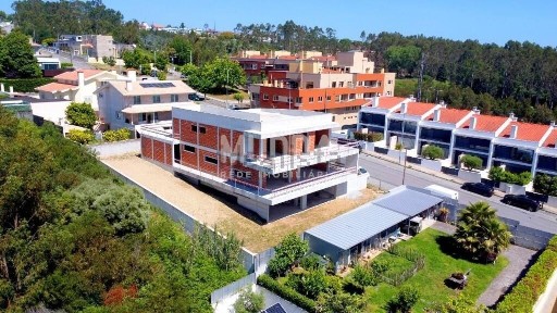 Moradia independente à venda em Escapães