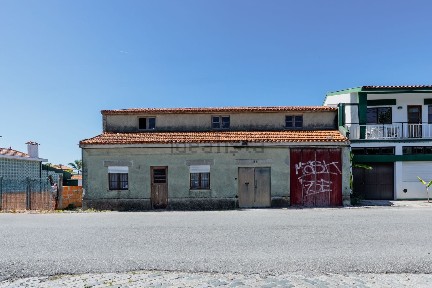 Moradia em banda à venda na Rua Afonso de Albuquerque, 84