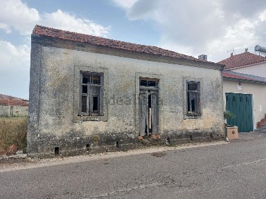 Moradia geminada à venda em Oiã