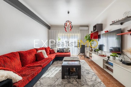 Apartamento T3 à venda na Avenida Guilherme dos Santos, 4