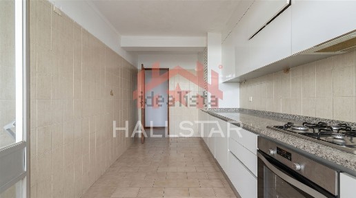 Apartamento T3 à venda na Rua de Roma, 33