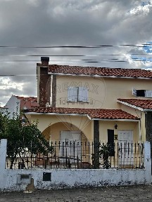 Moradia independente à venda na Rua Duque de Saldanha
