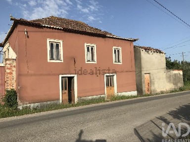 Casa ou moradia à venda em Freixianda - Ribeira do Fárrio - Formigais