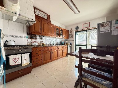 Apartamento T3 à venda na Rua Doutor Manuel Carvalho